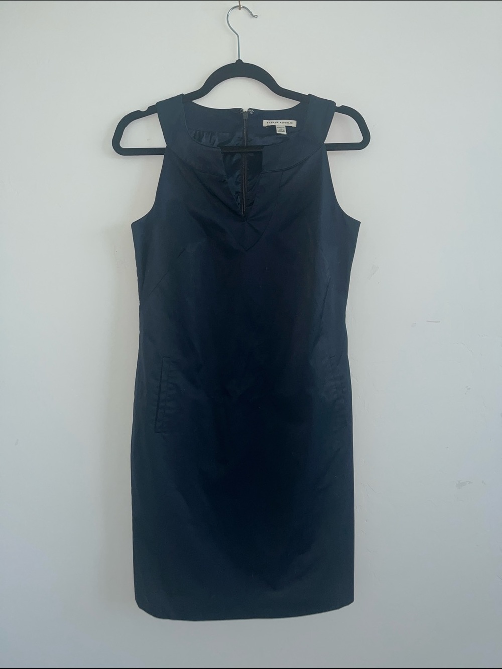 NWOT Sleeveless Navy Sheath Dress with Subtle V-Neck size 4
